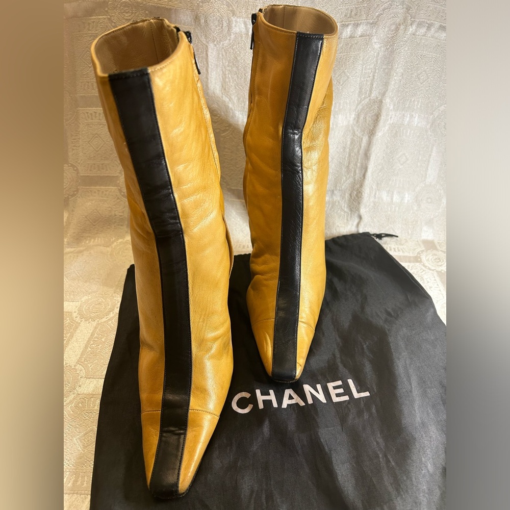 Chanel vintage high heels boots lambskin leather circa 1960 hand made in France